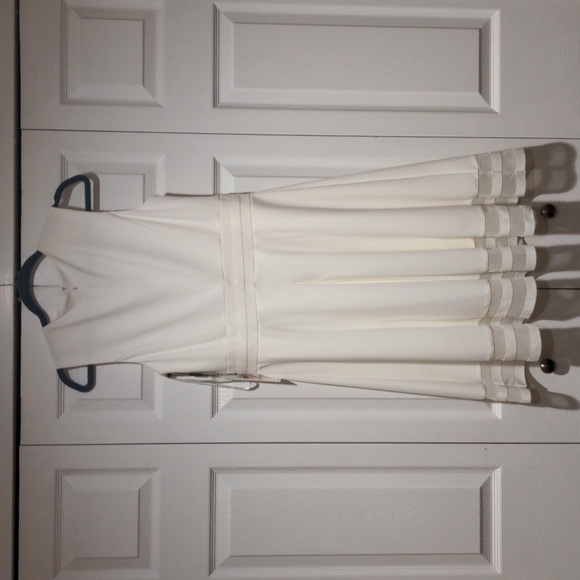 White Calvin Klein Fit and Flare Illusion Hem Crepe A-Line dress. Size 10 New - Picture 4 of 7